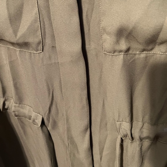 Banana Republic Green Hidden Button Top Size Small - Picture 3 of 6